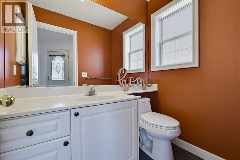 1215 15 Avenue SW — photo 13 of 26