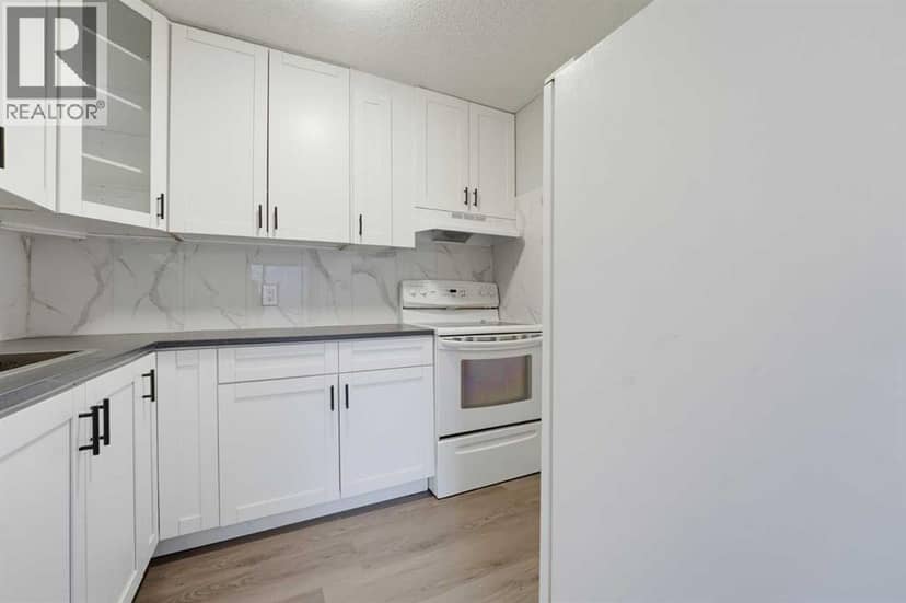 98, 2519 38 Street NE, Calgary