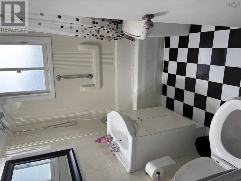 111 Greenhill Drive — photo 14 of 24