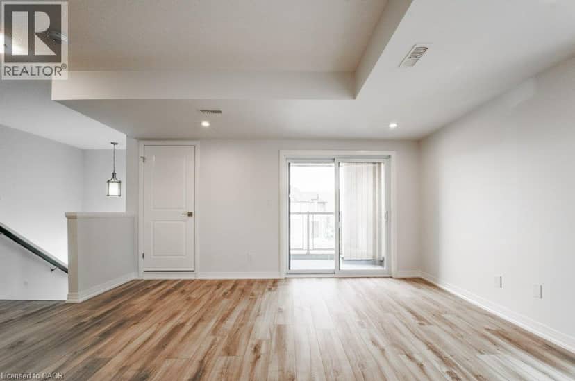 686 BENNINGER Drive — photo 11 of 29