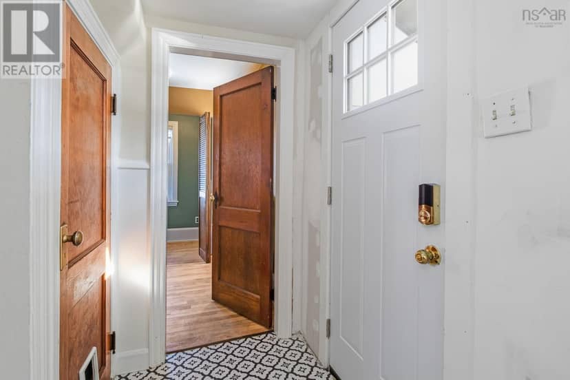 610 King Street — photo 17 of 40