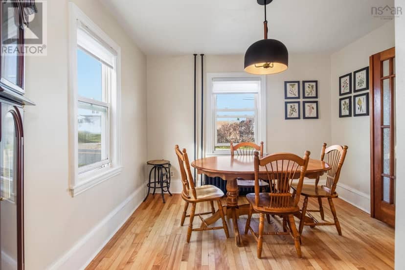 610 King Street — photo 9 of 40