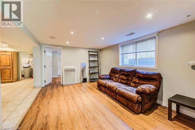 139 ELGIN Crescent — photo 33 of 40