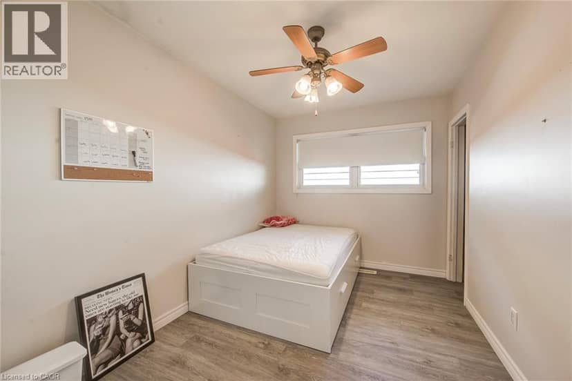 139 ELGIN Crescent — photo 14 of 40