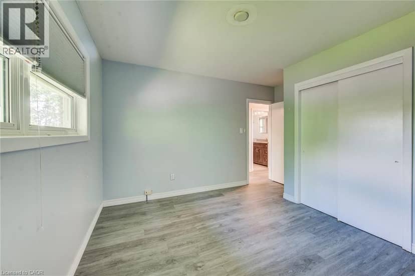 139 ELGIN Crescent — photo 16 of 40