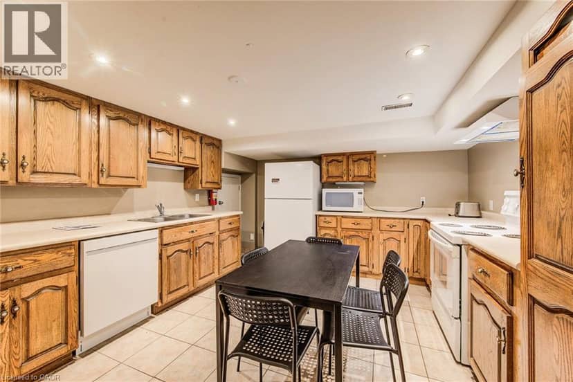139 ELGIN Crescent — photo 39 of 40