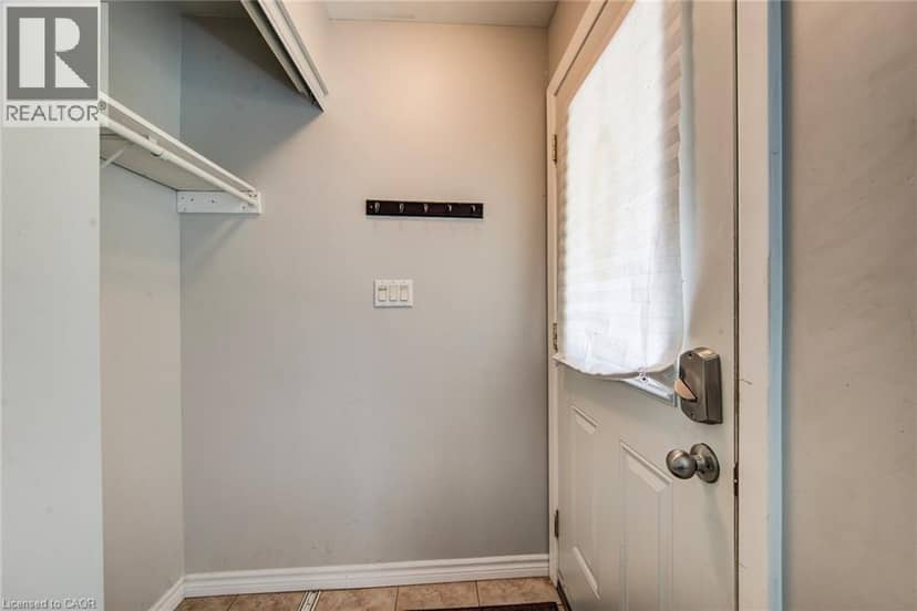 139 ELGIN Crescent — photo 7 of 40
