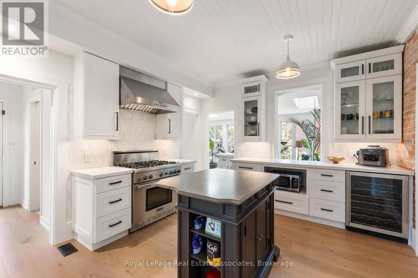 52 Cameron Street E — photo 16 of 40