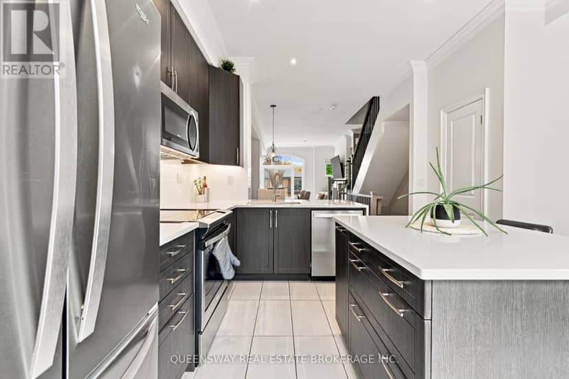 37 Twenty Ninth Street, Toronto, photo 3