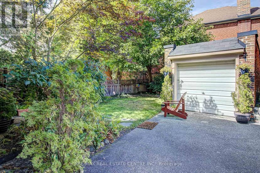 194 Lawrence Avenue E — photo 36 of 37