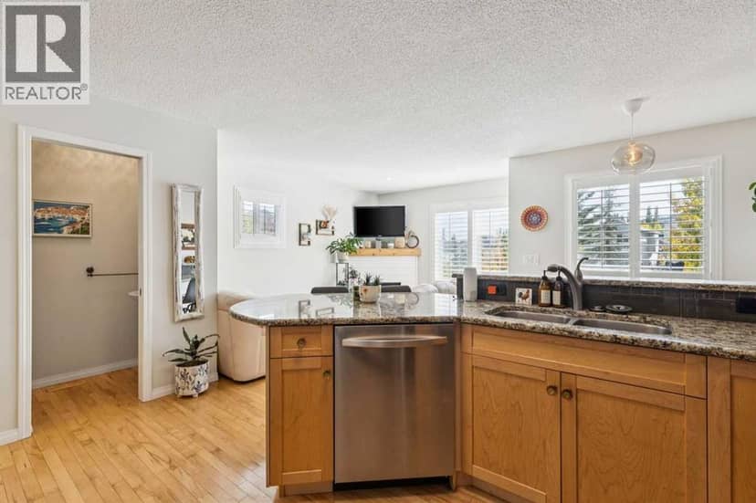 35 Royal Oak Gardens NW — photo 13 of 38