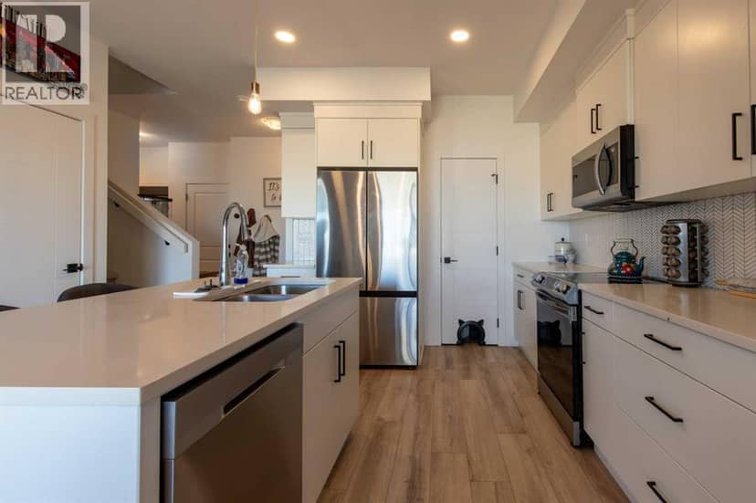 4537 25 Avenue S — photo 10 of 25