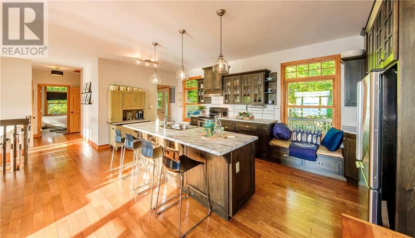 110 Zullich Drive, Kagawong, photo 3
