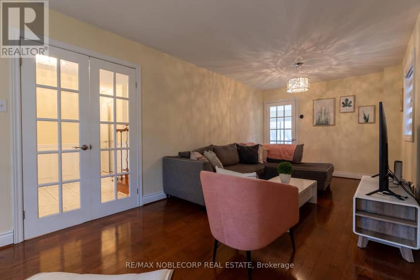 71 Castlepoint Drive — photo 21 of 40
