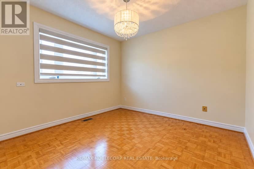71 Castlepoint Drive — photo 36 of 40
