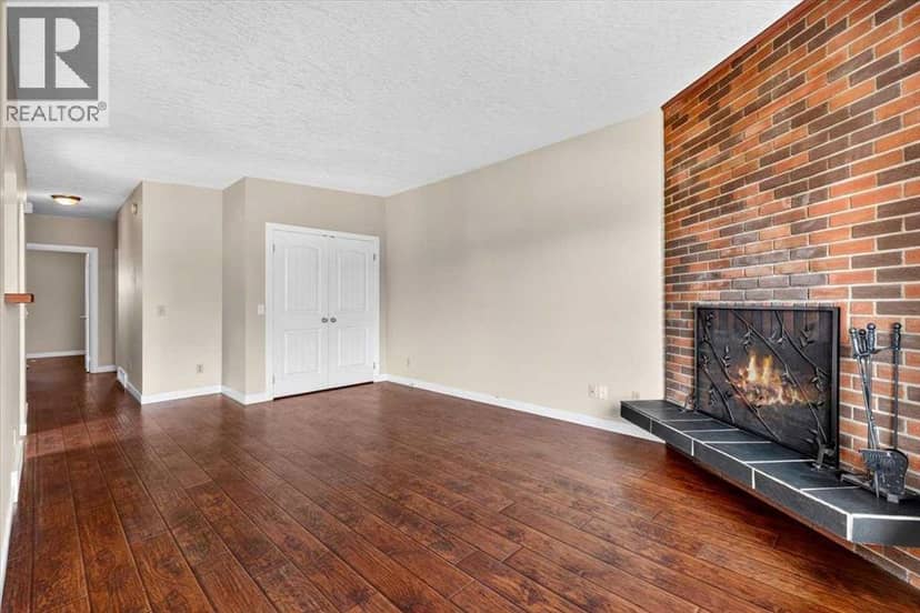 1823 47 Street SE — photo 14 of 40