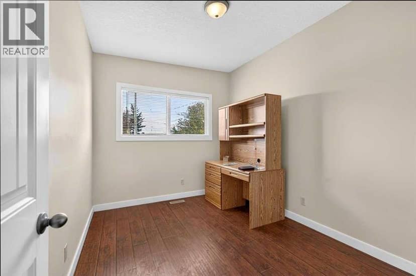1823 47 Street SE — photo 33 of 40