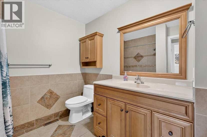 1823 47 Street SE — photo 31 of 40