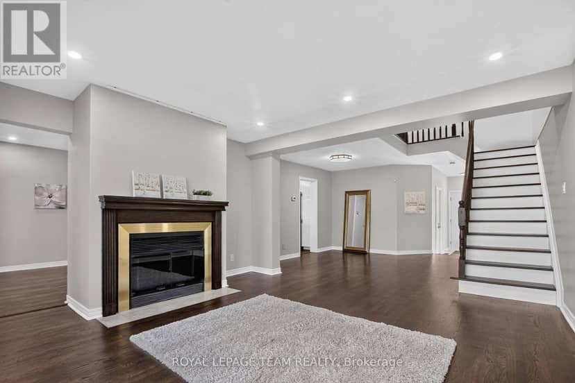253 Knudson Drive, Ottawa, photo 2