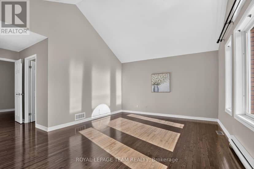 253 Knudson Drive, Ottawa, photo 4