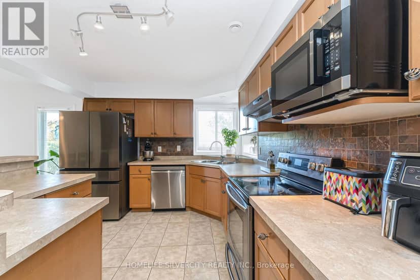 27 - 20 Shackleton Drive — photo 16 of 40