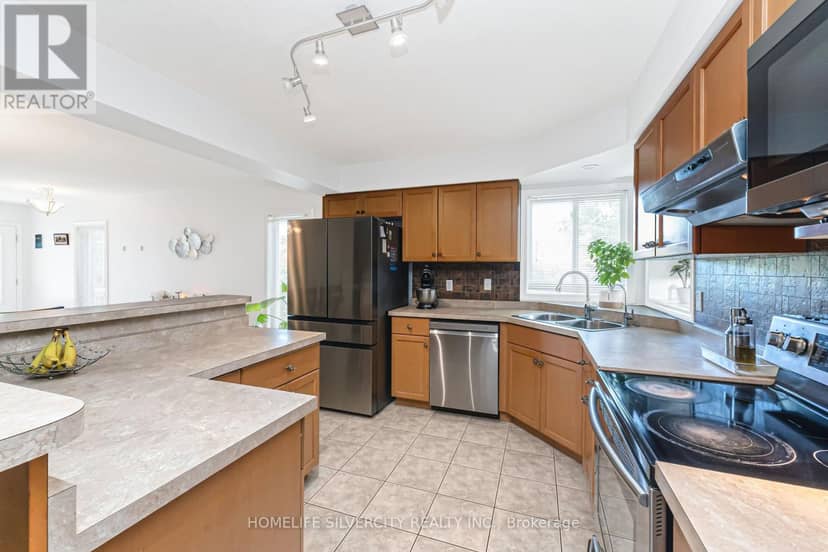 27 - 20 Shackleton Drive — photo 18 of 40