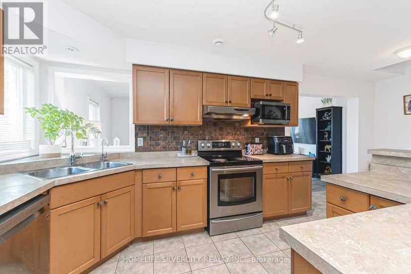 27 - 20 Shackleton Drive — photo 19 of 40