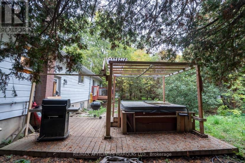 60 Maple Street — photo 17 of 21