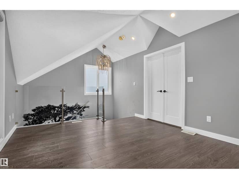 9526 109A AV NW — photo 17 of 37