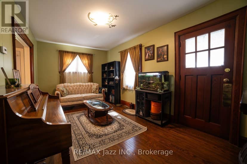 34 Jackson Avenue — photo 11 of 32
