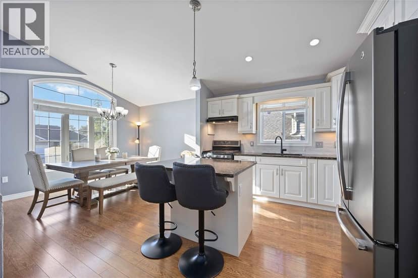 682 Bentinck DRIVE — photo 11 of 24