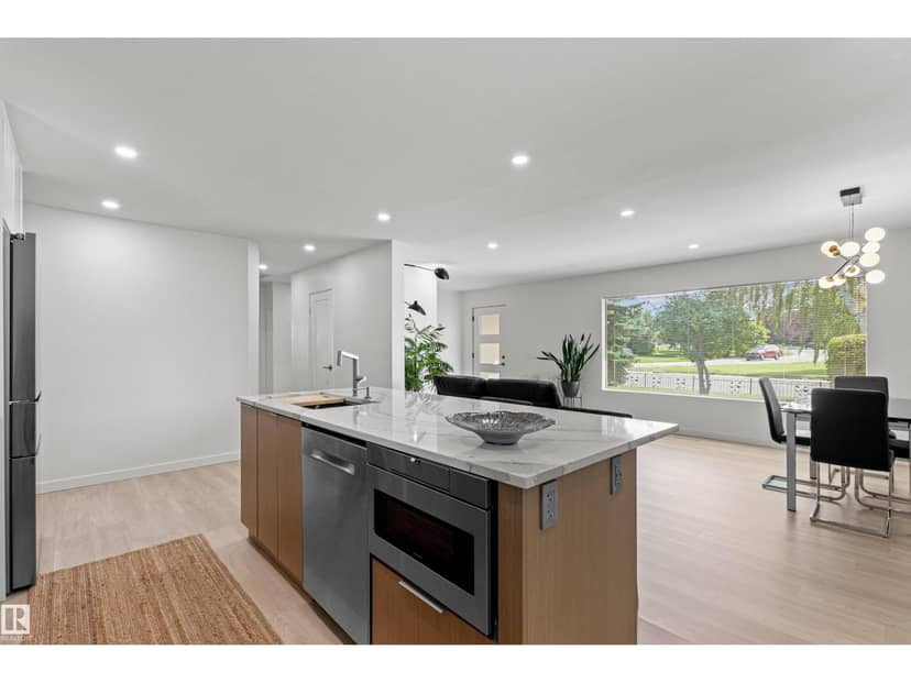 4704 106A AV NW — photo 11 of 40