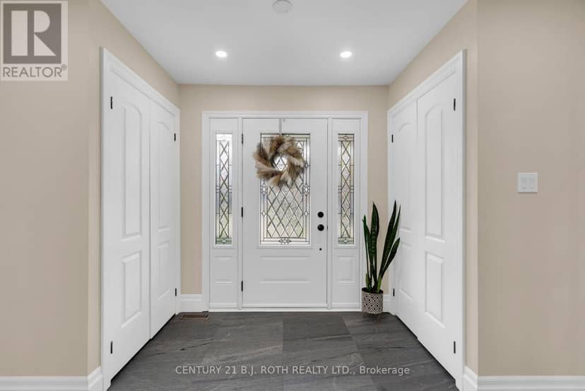 2 Brushwood Crescent, Barrie, photo 2