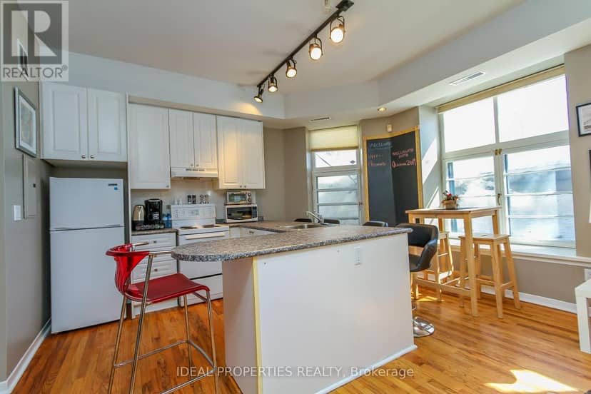 101 - 589 Rideau Street — photo 12 of 24