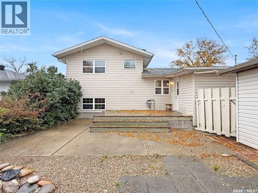 943 11th AVENUE NE — photo 36 of 40