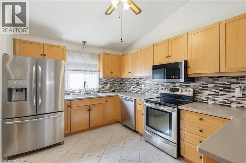 102 COVE Crescent — photo 9 of 39