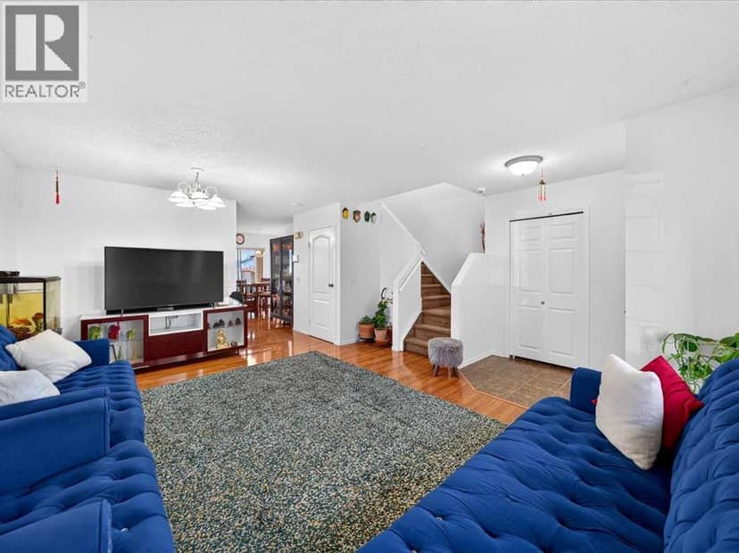 421 Martindale Drive NE — photo 13 of 40