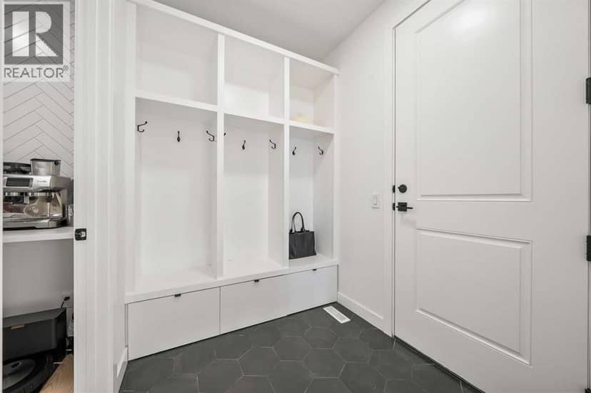 208 Crestmont Drive SW — photo 32 of 40