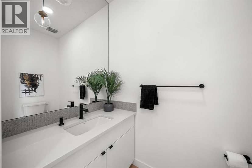 208 Crestmont Drive SW — photo 16 of 40
