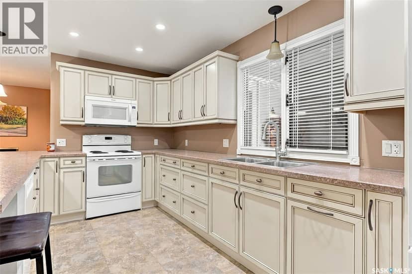 307 Broadway STREET — photo 11 of 40
