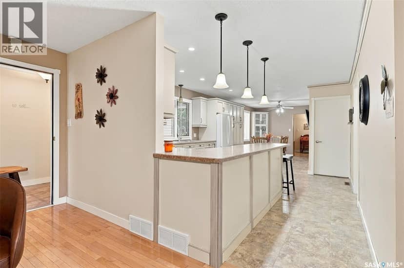 307 Broadway STREET — photo 8 of 40