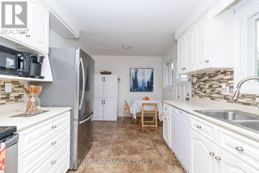 3360 Baker Crescent — photo 10 of 23