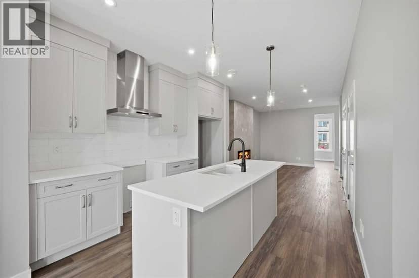 8561 Huxbury Drive NE — photo 13 of 40