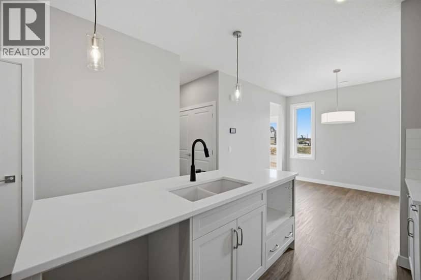 8561 Huxbury Drive NE — photo 11 of 40