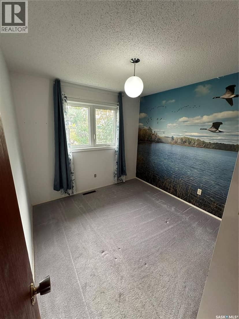 110 Railway AVENUE — photo 12 of 29