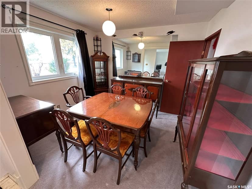 110 Railway AVENUE — photo 14 of 29