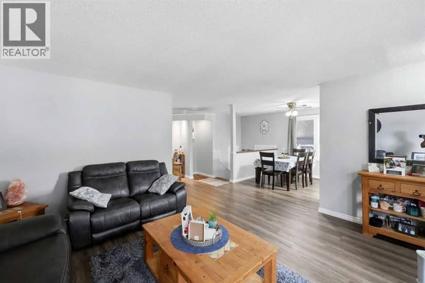5320 57 Avenue — photo 15 of 36
