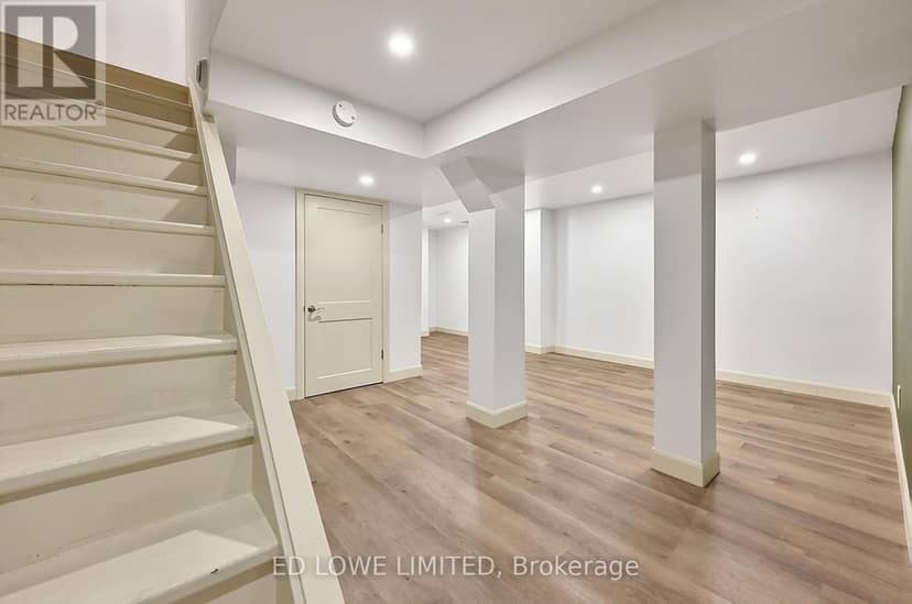 63 Weatherup Crescent — photo 32 of 40