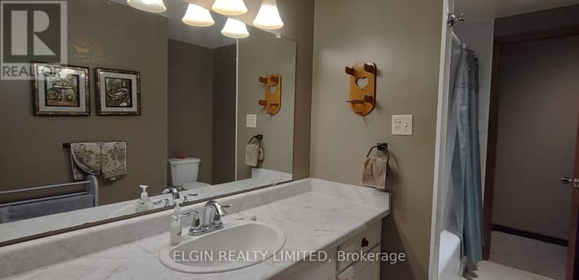 219 Brentwood Crescent — photo 18 of 39