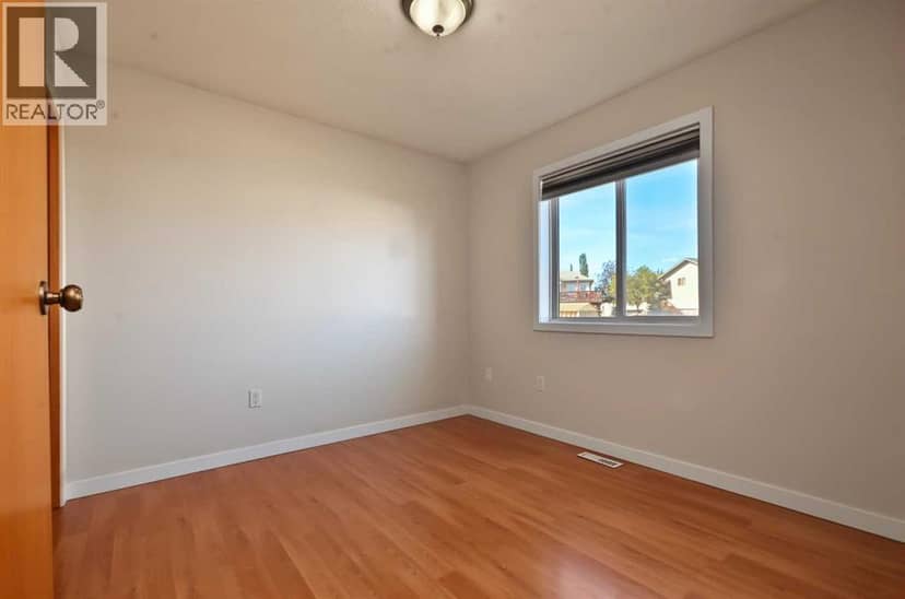 7358 106 Street — photo 12 of 19